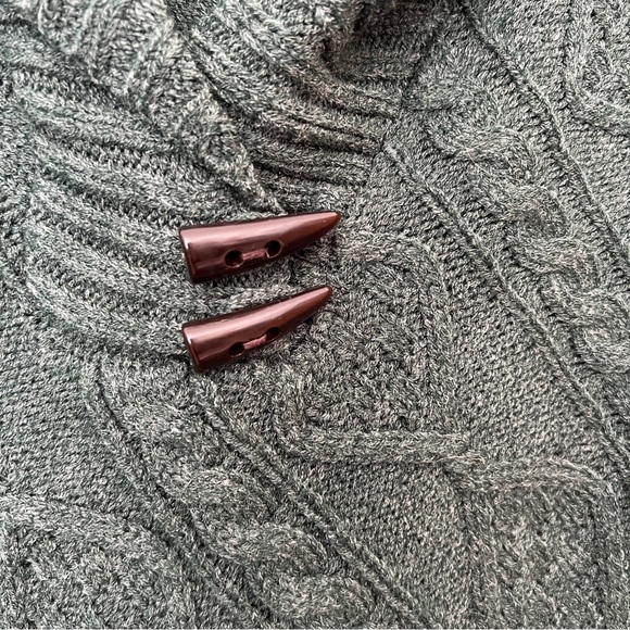 Olivia Sky Green Knit Poncho - Picture 6 of 7